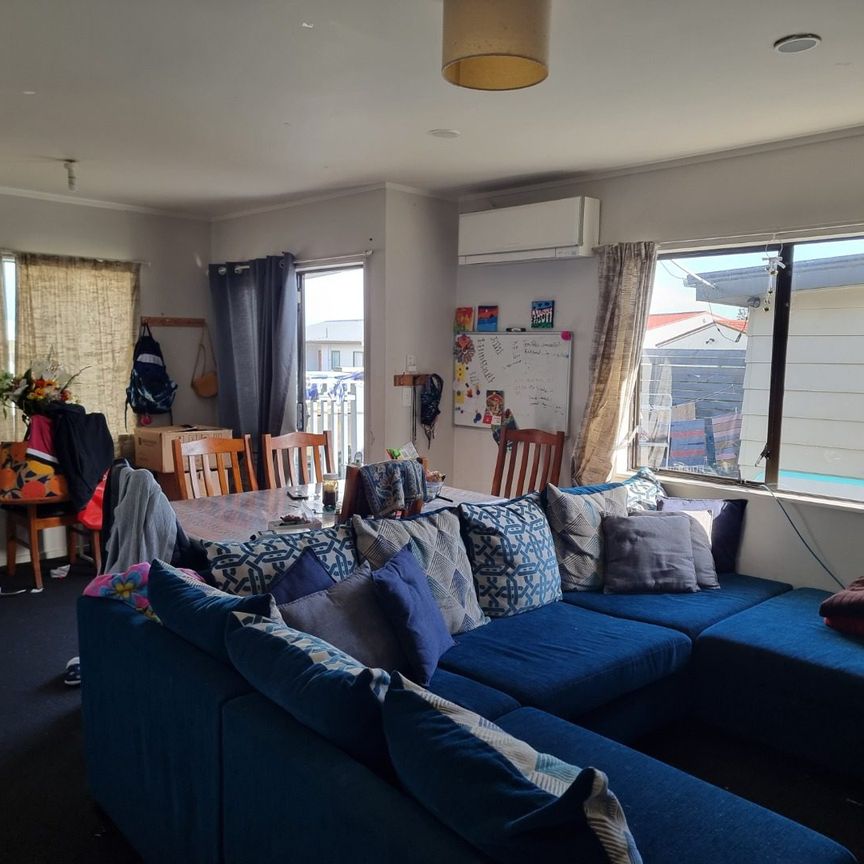 Tidy 2 bedroom - Photo 1