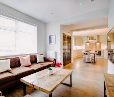 8 Bed 2 Bath - Photo 2