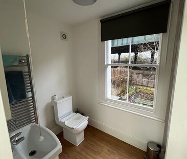 Room in a Shared House, Eversleigh Road, SW11 - Photo 2