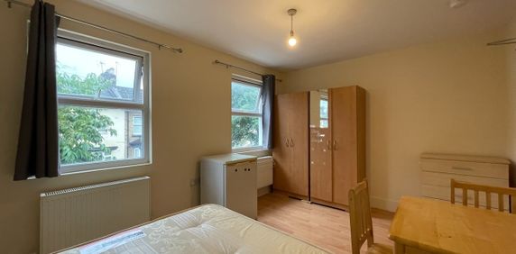 Room in a Shared House, Downsell Road, E15 - Photo 2