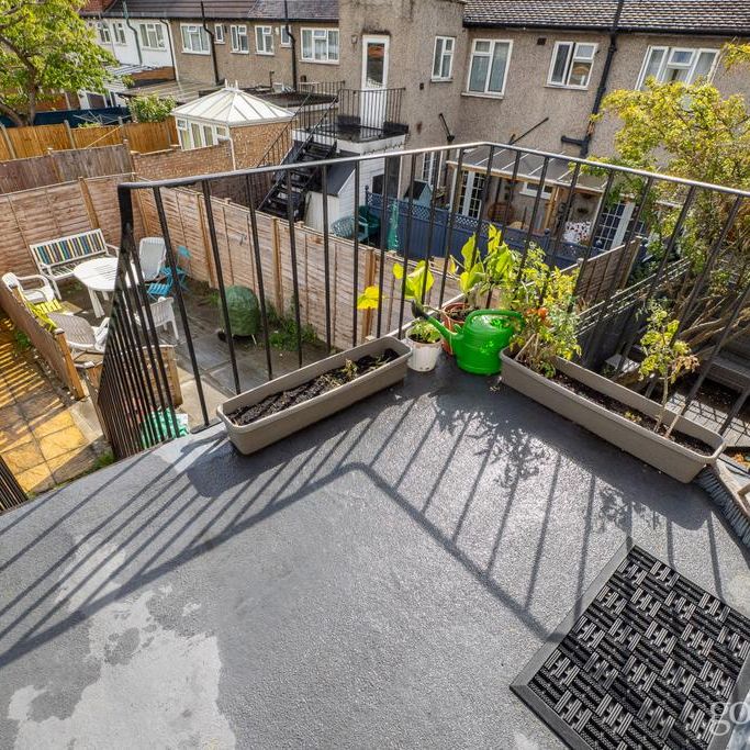 4 bedroom maisonette to rent - Photo 1