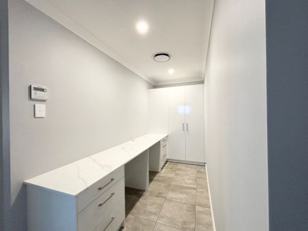 Contemporary Family Haven with Premium Finishes in Gilead - Photo 2