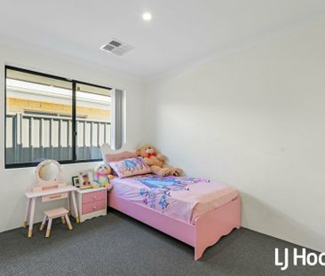 Modern Comfort in a Spacious Hilbert Home - Photo 6