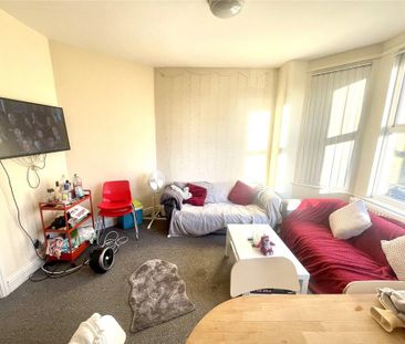 3 bedroom apartment to rent - Photo 3