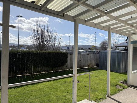 Easy care living - Photo 2