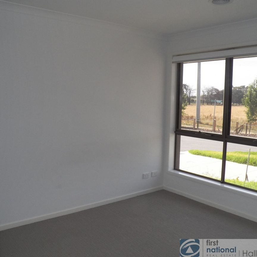 10 Solar Close, 3977, Cranbourne East Vic - Photo 1