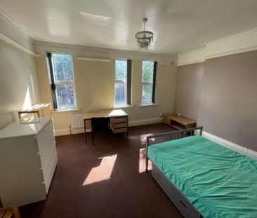 6 bedroom terraced house to rent - Photo 3