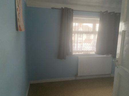 3 Bed Terraced House, Ilminster Avenue, BS4 - Photo 5