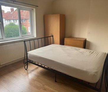 1 bedroom in a house share to rent - Photo 3