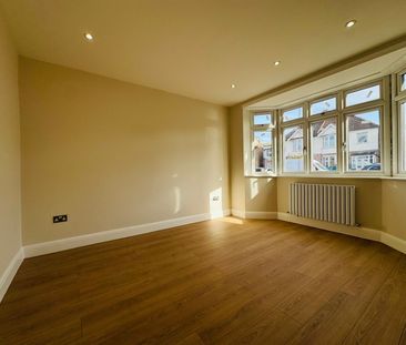 5 Bed Terraced House, Broomhill Road, IG3 - Photo 6