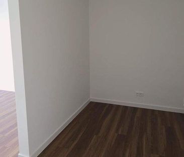 Lieblingsplatz im Erstbezug! Exklusives Bad, großer Balkon, Fußbode... - Foto 1