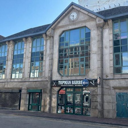 2 bedroom block of apartments to rent - Photo 3