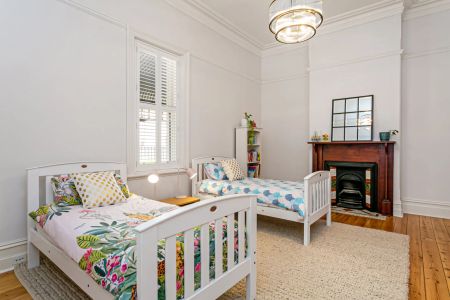 Commanding & Elegant return verandah Villa - Photo 5