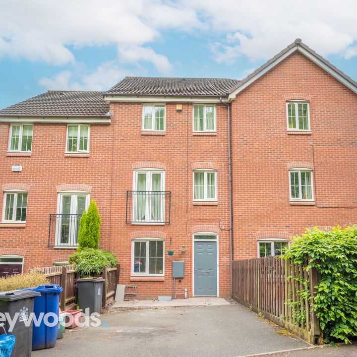 3 bed town house to rent in Valley View, Valley Heights, Newcastle-under-Lyme ST5 - Photo 1