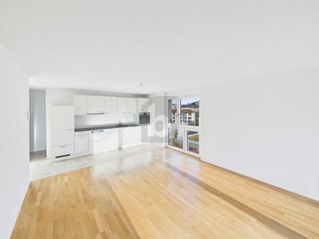 MODERN AND LIGHT-FLOODED - Photo 3