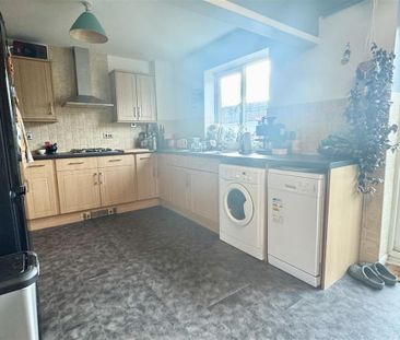 3 bedroom semi-detached house to rent - Photo 6