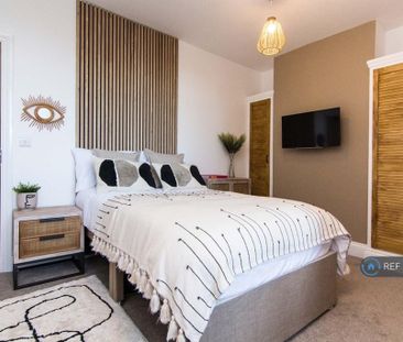 1 bedroom in a house share to rent - Photo 4