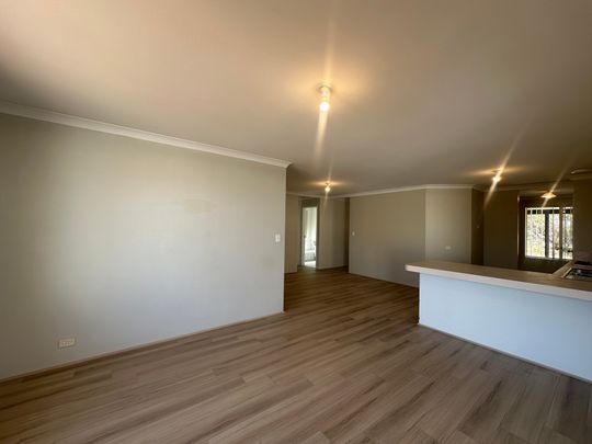 Spacious Family Home in Quiet Cul-de-Sac Location - Photo 1