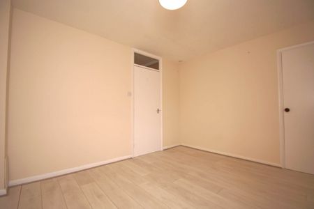1 bed First Floor Flat for rent - Photo 4