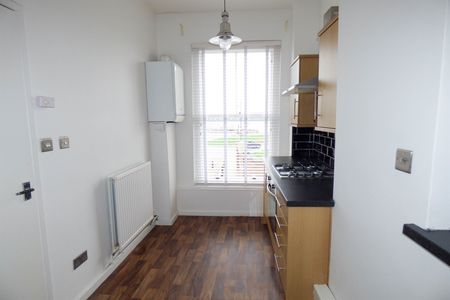 2 bed apartment to rent in Mill Dam, Mill Dam, South Shields, NE33 - Photo 3