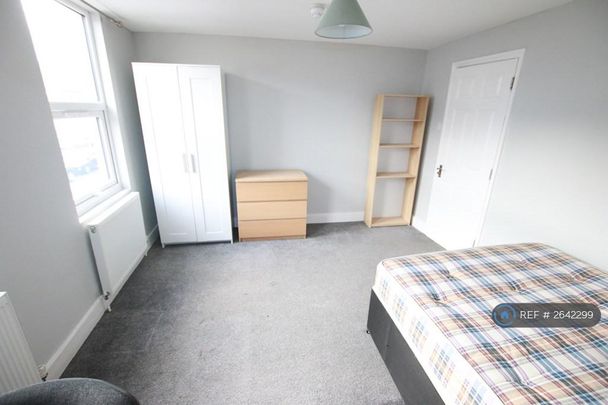 6 bedroom terraced house to rent - Photo 1