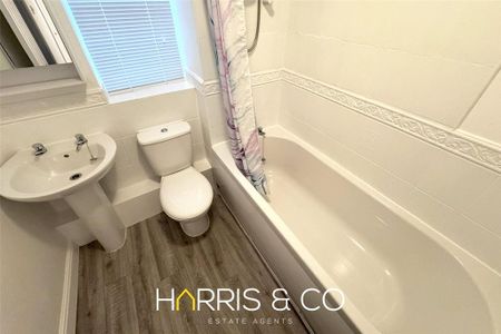 2 bedroom end of terrace house to rent - Photo 3