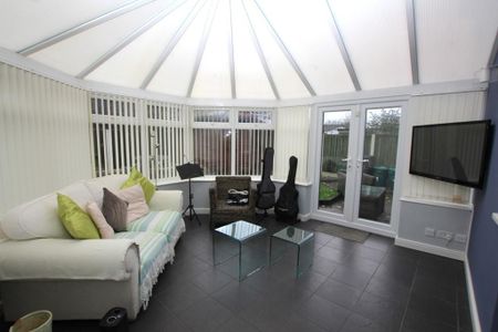 4 bedroom detached house to rent - Photo 4