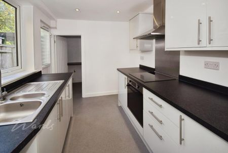 2 bedroom end of terrace house to rent - Photo 4