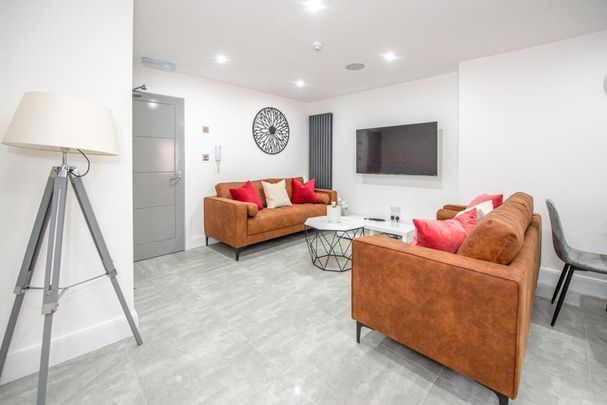 6 bedroom house to rent - Photo 1