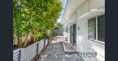 Spacious Family Residence! - Photo 4