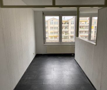 Einziehen und wohlfühlen: 3 Zimmer, Balkon, Badewanne, Aufzug - Photo 1