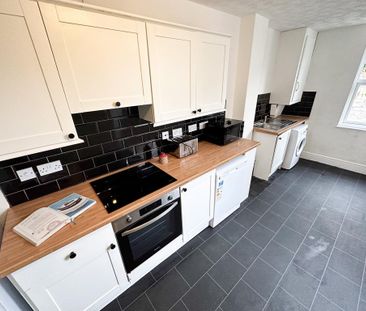 3 bedroom terraced house to rent - Photo 6