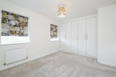 4 bedroom semi-detached house to rent - Photo 4