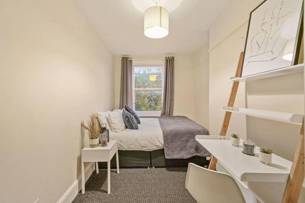 1 bedroom in a house share to rent - Photo 1