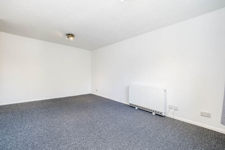 2 Bed Flat, Greenslade Road, IG11 - Photo 4
