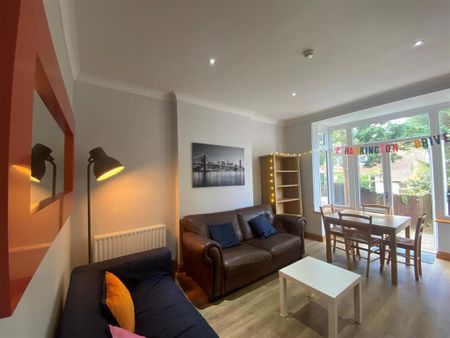 8 bedroom detached house to rent - Photo 2