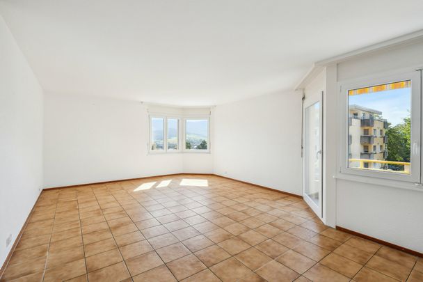 APPARTEMENT À LOUER DANS QUARTIER TRÈS ENSOLEILLÉ ET FAMILIAL - Photo 1