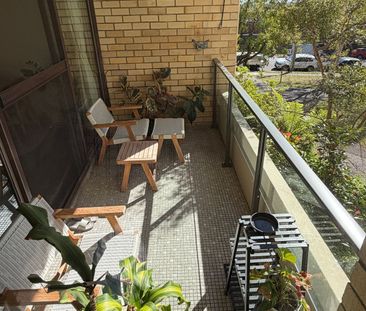 BIG, BOLD, PLUS ADDITIONAL STUDY & A LOCK-UP GARAGE! - Photo 3