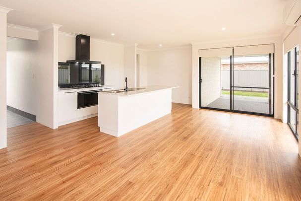 Family Home in Fantastic Location! - Photo 1