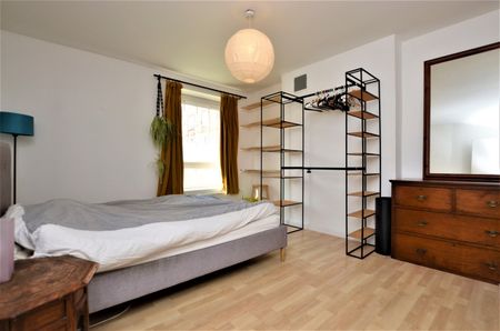 Flat to rent - Turnham Road, Brockley, SE4 - Photo 2