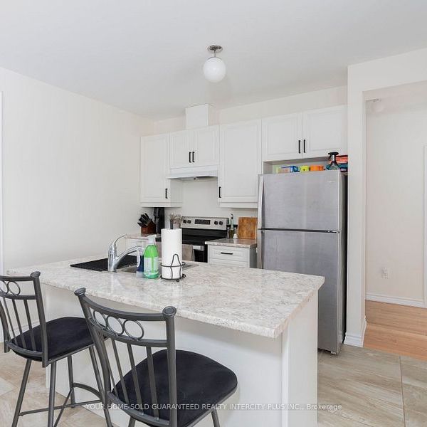 For Lease - 15 ValleyBrook Road, Barrie, Ontario - Photo 1