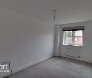 4 bedroom semi-detached house to rent - Photo 3