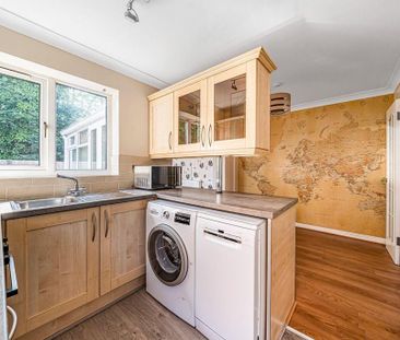 3 bedroom semi-detached house to rent - Photo 6
