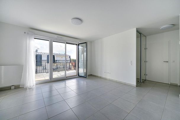 Location Appartement 2 pièces 60m² STE GENEVIEVE DES BOIS 91700 - Photo 1