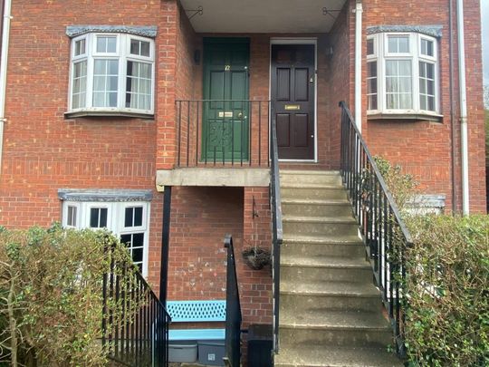 Flat to rent on - Photo 1