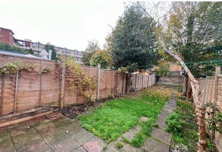 Felixstowe Road, Edmonton, London N9 0DT, Property for rent - Photo 3