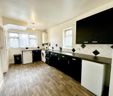 3 bedroom semi-detached house to rent - Photo 3