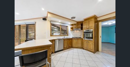 Spacious 3-Bedroom Family Home in a Prime Location!! - Photo 5