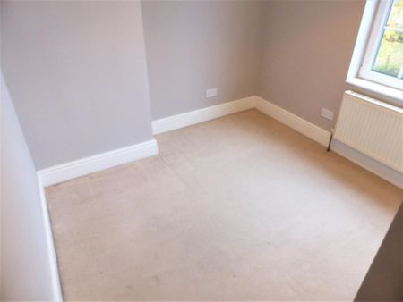 3 bedroom House To Let - Photo 2