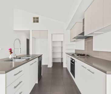 Cosy Family Home - Photo 1